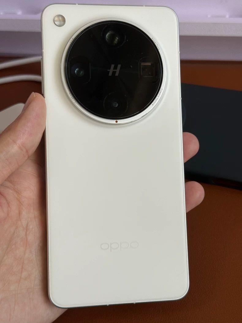 OPPO放手一搏,16GB+1TB暴跌1853元,顶配“拍照机皇”售价大跳水
